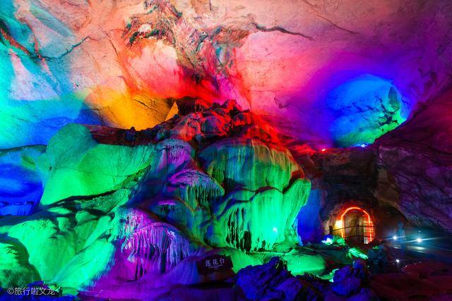 安徽蓬莱仙洞，有着9000多万年历史，外看漆黑进去别有洞天