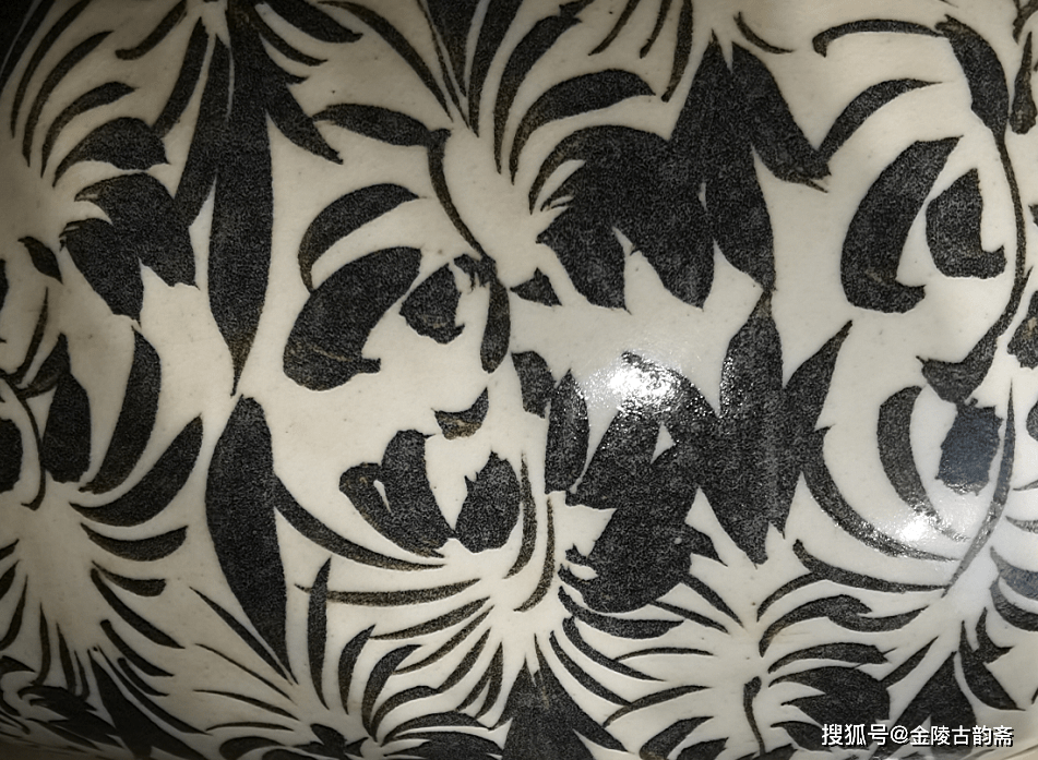 我的镇斋之宝47:金磁州窑白地黑花草花纹梅瓶_装饰