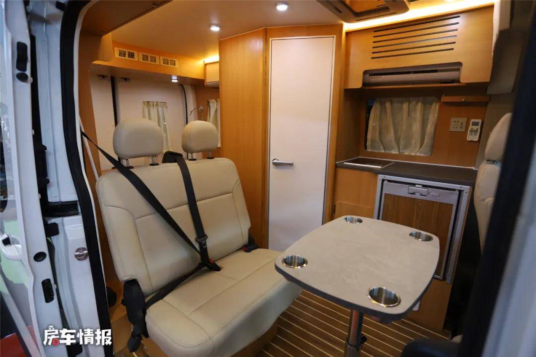 原创适合2口的爱旅途v90房车,高2.6米有大床,20多万性价比高