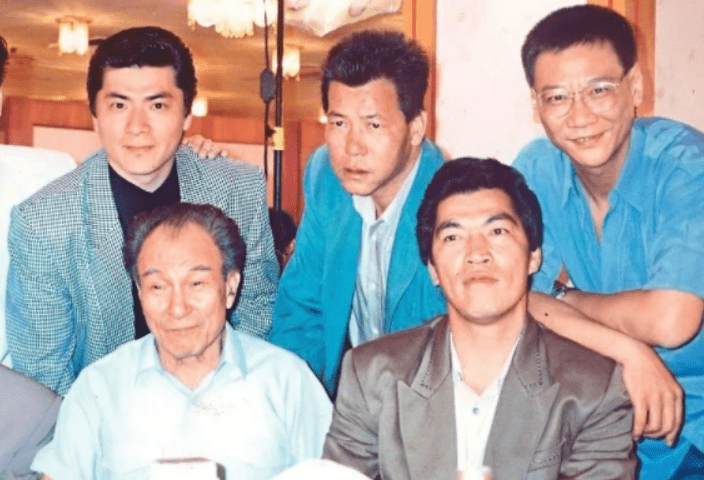 原创
"搞笑段子:跟女朋友在外面玩,已经很晚了,心中不由有些别的想法"