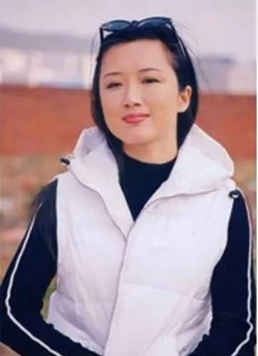 他是國家一級演員偏愛父女戀，53歲三婚娶90後妻子，至今還在拼生兒子 娛樂八卦吃瓜 第4张