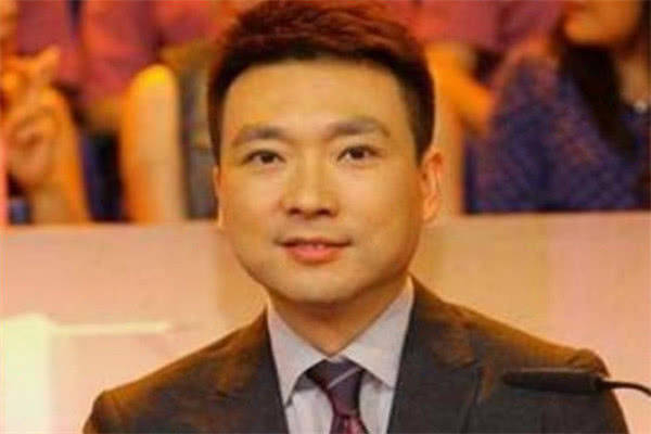 原创48岁的著名主持人康辉隐婚20年妻子是我们都熟悉的她
