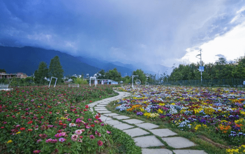 怡美假日旗下七彩系列特色旅游路线，带你去云南旅游值得去的地方