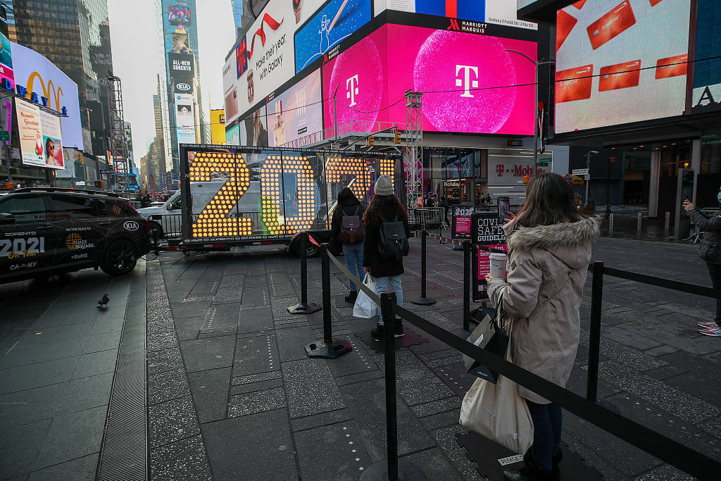 2021新年倒计时装置抵达纽约时报广场