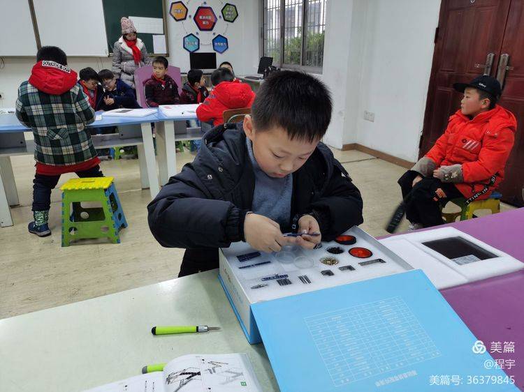 小盖茨机器人助力隆昌市第一届创客机器人比赛圆满成功