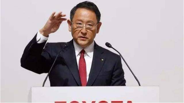 丰田社长批电动车“过度炒作”，其实是想说明