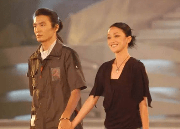 周迅老公疑婚內劈腿，和新歡親吻照曝光，女方為空姐身材超好顏值不輸明星 娛樂八卦吃瓜 第10张