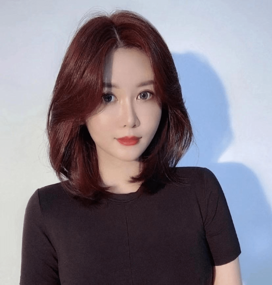 微卷的锁骨发搭配玫瑰金的染发,性感有魅力,美轮美奂 十分的有吸引力