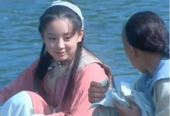 她是《少年黄飞鸿》里面的欧小倩,嫁黑人老公,如今成了这样