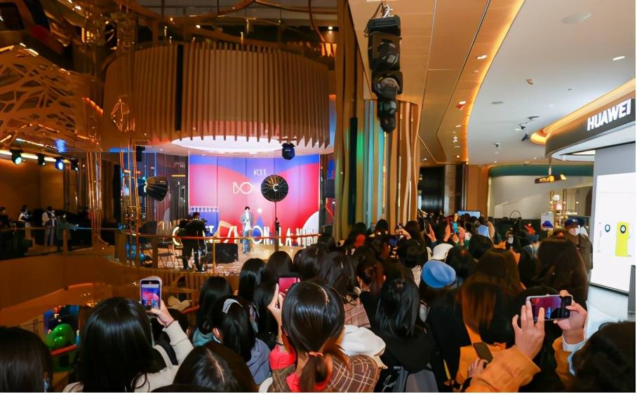 酷狗首唱会联动高杨打卡广州K11，音乐剧王子再