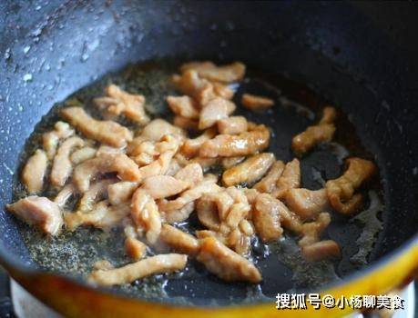 炒肉丝不粘锅的办法 fc4006ff48ca45d59a971e40c081bed4.jpeg