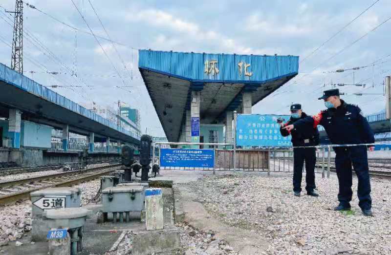 怀铁公安:怀化站派出所开展模拟线路设备被盗现场刑事技术勘查练兵