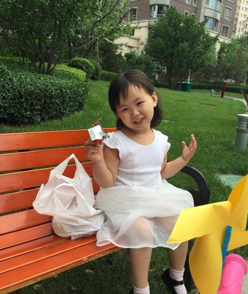 王宝强女儿长大照片 53de49276b26446e95354b4f1309637a.jpeg