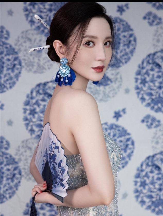 张萌早期选美比赛 967eaa601fa04b23934c7235509f39a0.jpeg