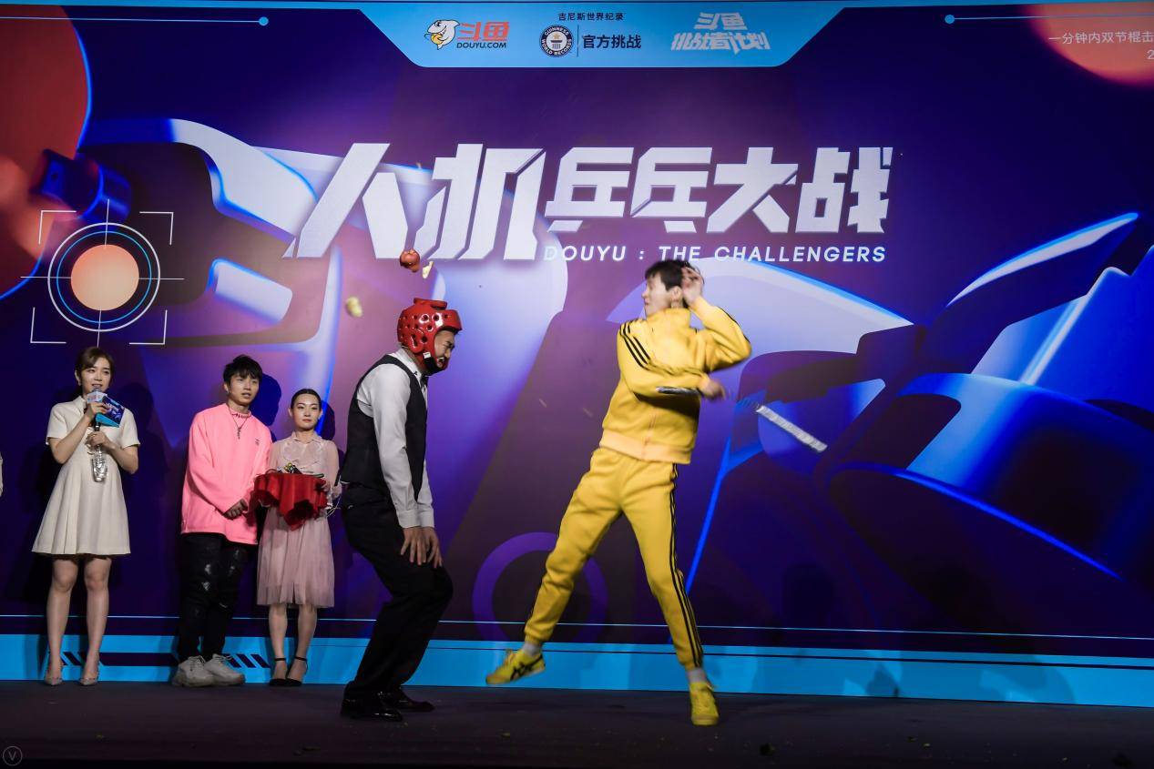 乒乓|斗鱼打造《挑战者计划》，携手邓亚萍上演“人机乒乓大战”