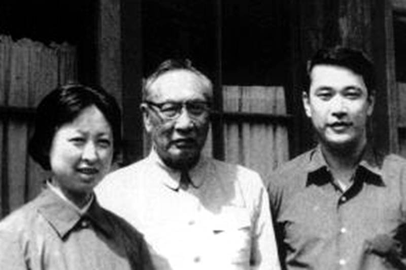 末代"云南王"卢汉,1949年通电起义,后代的结局怎么样?_龙云