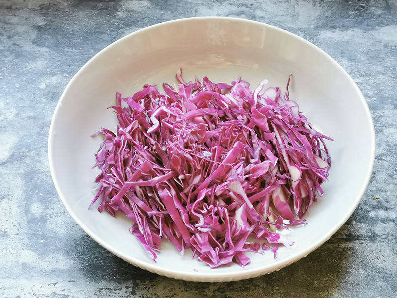 紫甘蓝怎么吃最方便简单 6d38385bfbdd4332936614dd7e687abe.jpeg