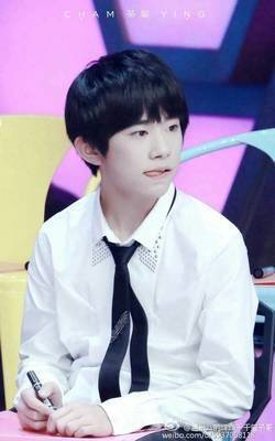 易烊千玺爸爸叫什么名 70937208c48840e89f263fcd7bb9f673.jpeg