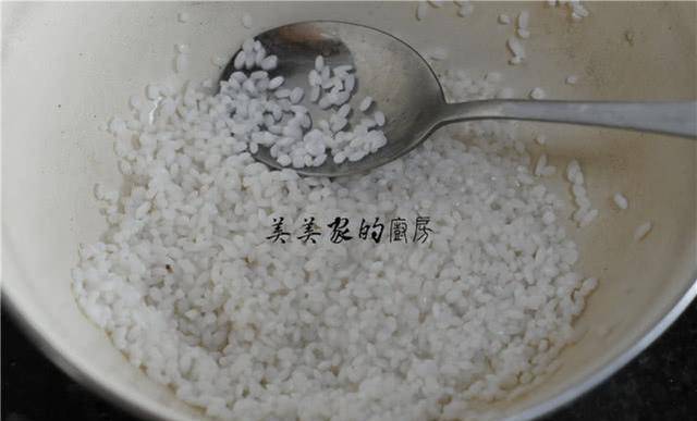 糯米丸子怎么弄 75cbf01364af4f76ad6051495b8836f9.jpeg