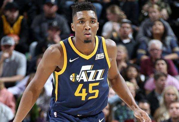 分卫排行_NBA历史十大得分后卫排行榜:篮球之神位列榜首,第三名颇有争议