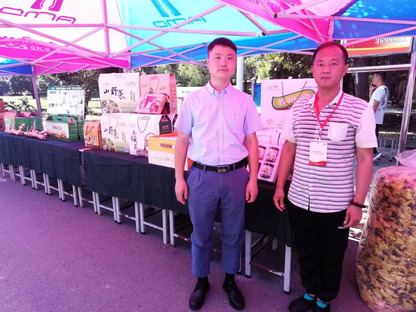 业易网带领乡亲们种植食用菌走上致富路_黄宗杰