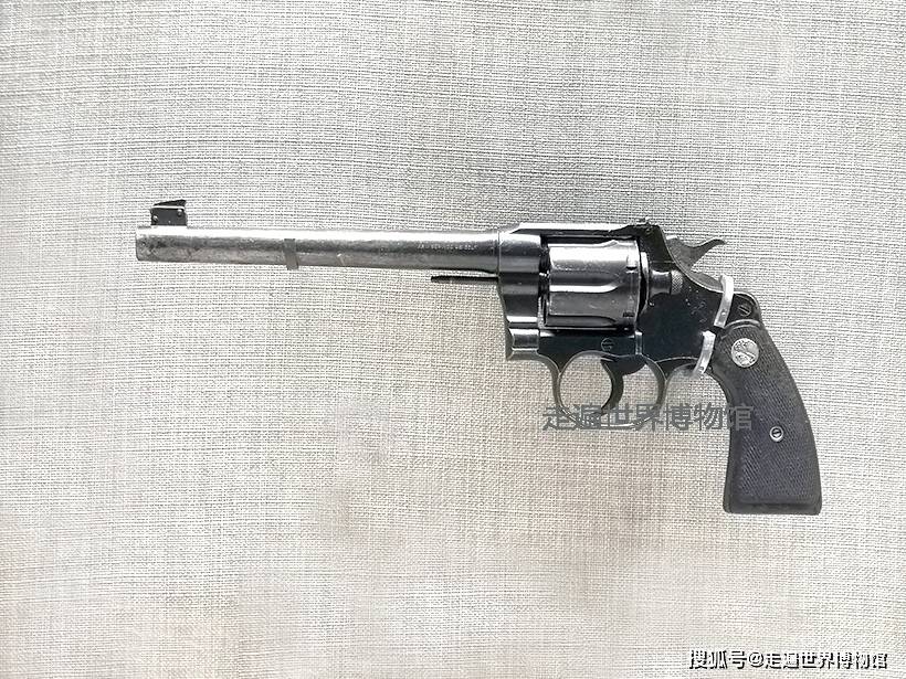 军事博物馆看展手枪是谁发明的手枪史上有哪些著名手枪