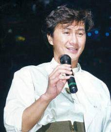 许冠杰恋同一个混血女人54年,今72岁笑看子孙满堂
