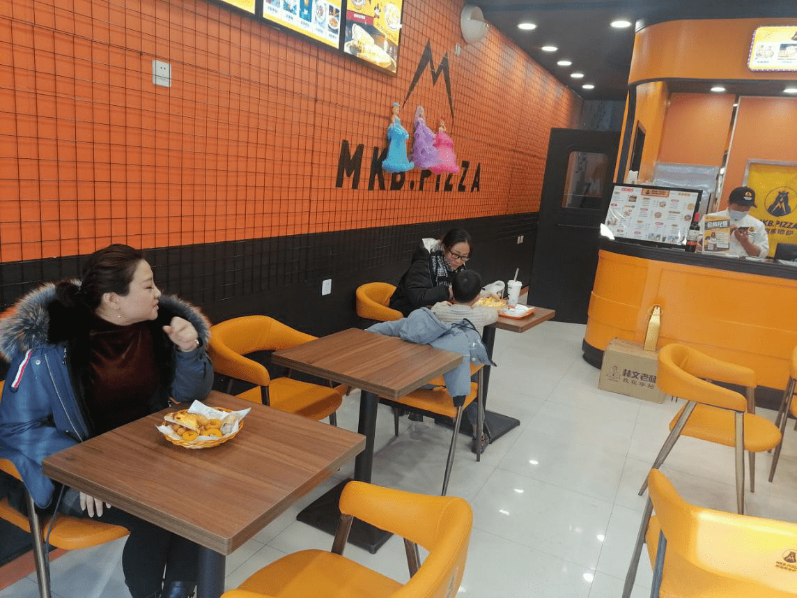 千呼万唤之下香港品牌美客熊披萨餐厅开业啦