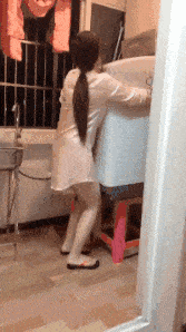 原创gif搞笑:标准的女汉子,这样的女朋友值得追求,谁娶谁享福!