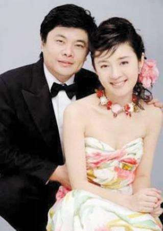 曾是央视才女的许戈辉,插足富豪婚姻后成功上位,51岁成人生赢家