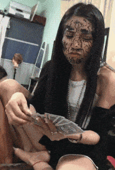 下一幕怒火冲天这美女出现在健身房,还不迷倒一大片这一家人玩的不亦