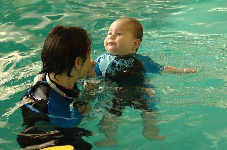 【婴儿游泳】婴儿游泳的好处_婴儿游泳注意事项