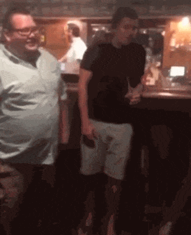 原创搞笑gif段子:一看就看出来了,这家伙肯定是奶奶带大的