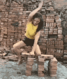 搞笑gif段子:兄弟你把我吓到了_手机搜狐网