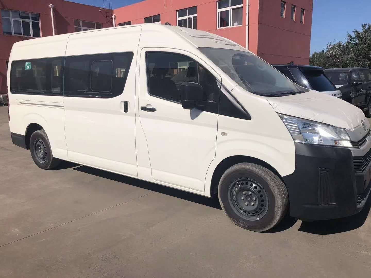 新款丰田海狮mpv亮相港口,2.8t 6at,油耗8升,实车真帅气!