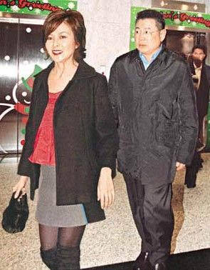 愛傍富豪的關之琳，被帥哥逗的花枝亂顫笑不停，58歲滿臉皺紋疑有新戀情 娛樂八卦吃瓜 第11张