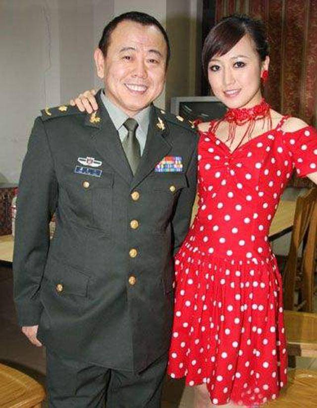 曾住厕所八年的潘长江,大红后想要抛弃发妻,却因妻子25个字放弃_杨云