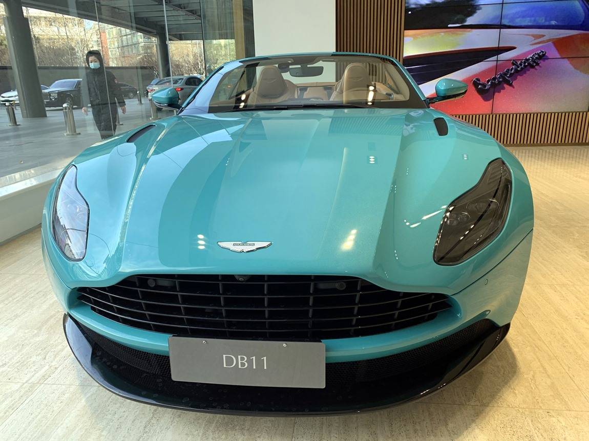 阿斯顿马丁 db11 v8 volante 最新款