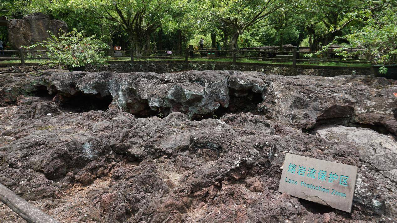 雷琼海口火山群世界地质公园,热带城市火山文化的博览园_熔岩