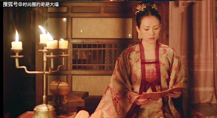 章子怡复出新剧造型真隆重,换了近30套造型