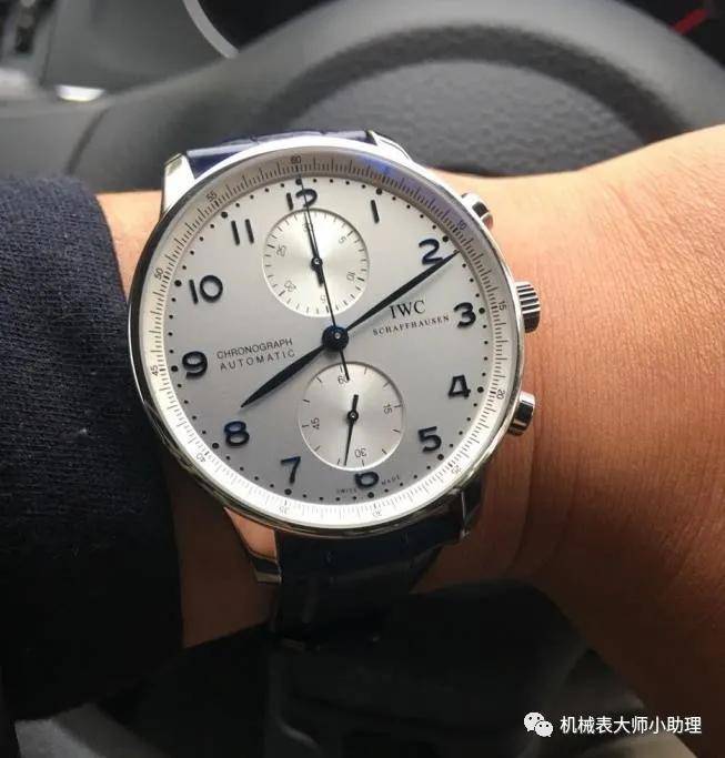 0-50岁成功人士佩戴手表的风格有什么不同？"