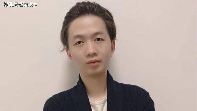 而在王者荣耀板块中,吕德华偶尔也会点陪玩.
