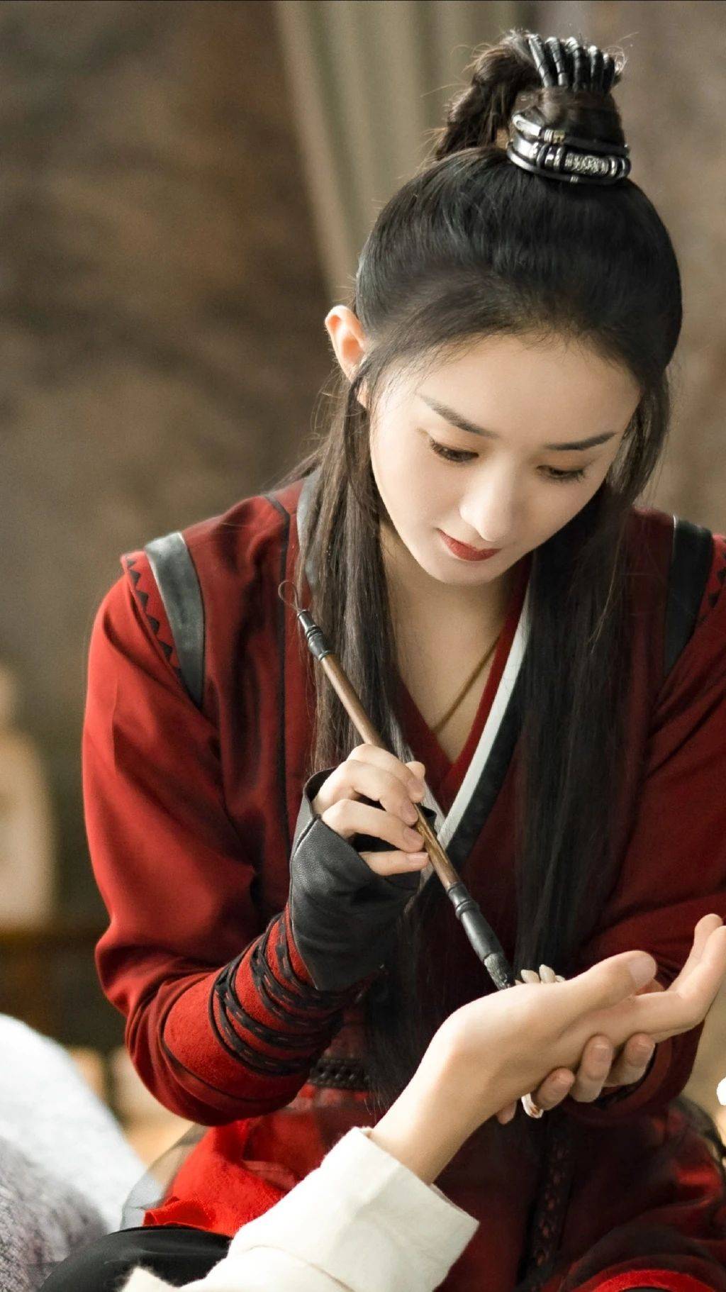 赵丽颖壁纸:初见是惊鸿一瞥,怦然心动是你