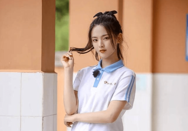 女明星穿校服,郑爽刘亦菲最清纯,最后一位才是妥妥的