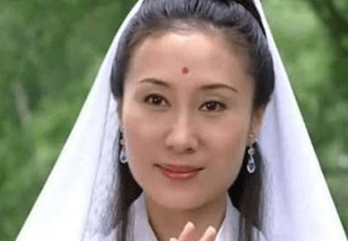 "牧羊女"丁岚:巅峰时移民新加坡,改行经商成富婆,至今