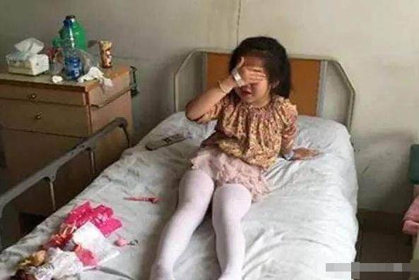 4岁女童下体又疼又痒,医生检查时味道令人作呕,原因让