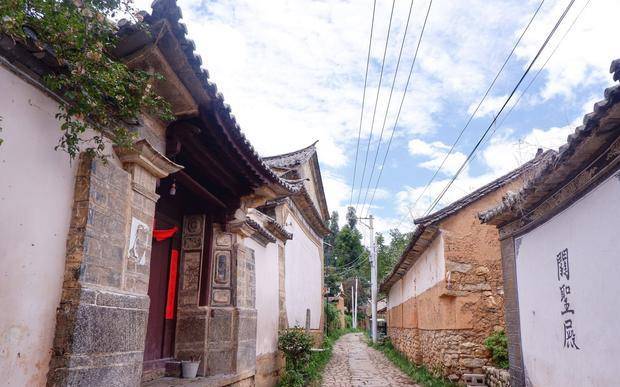 大理凤阳邑村保留着一条完好的茶马古道，西天取经也曾经过这里