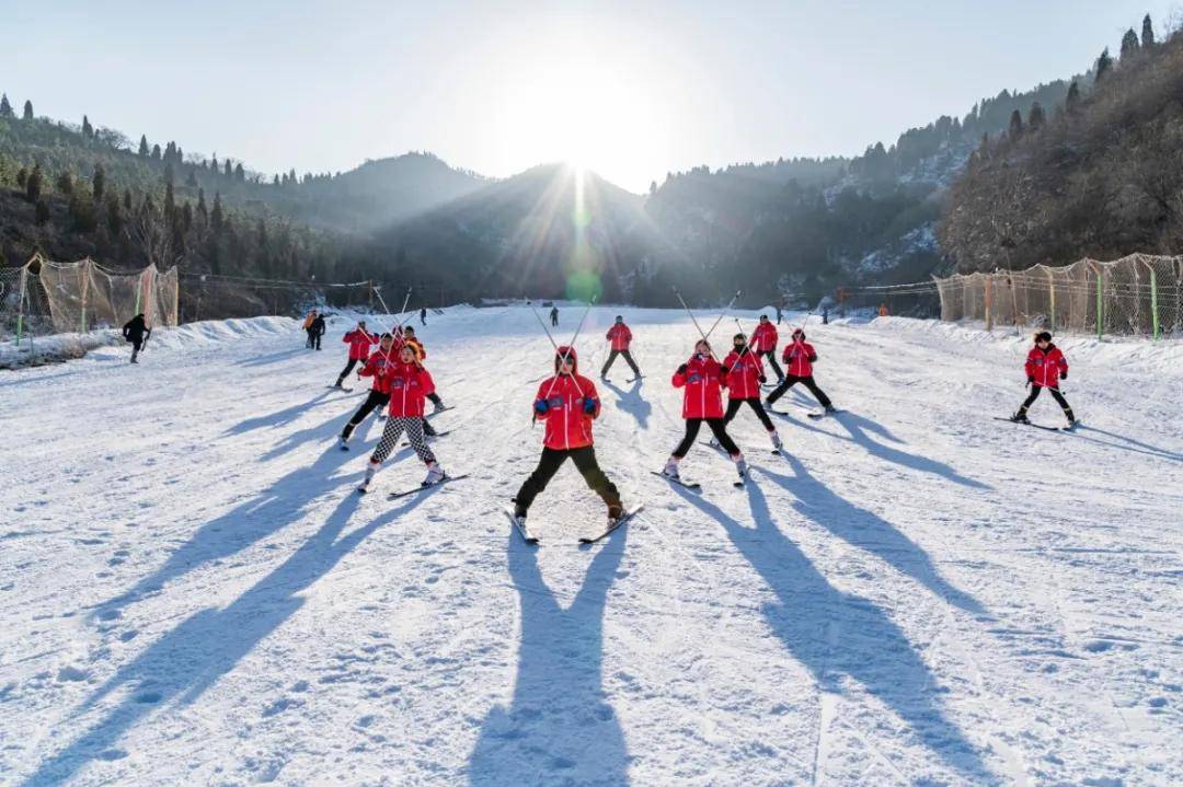 寒假将至,济南6大滑雪场对这些人滑雪免费