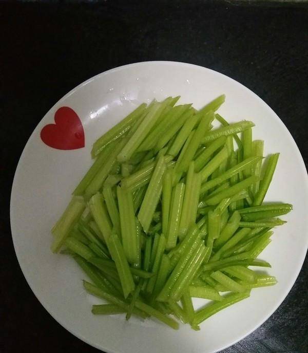 芹菜炒土豆片做法 6c986d3b950c4ffa8dd384c030fc5574.jpeg