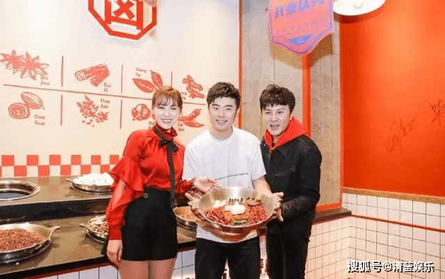 李晨开酒吧最低消费8000元,狂送香槟5200元